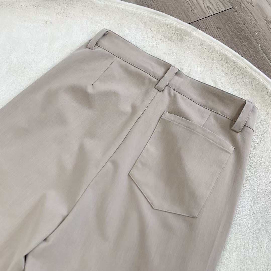 Pleated wide leg trouser hem detail | ZIRR