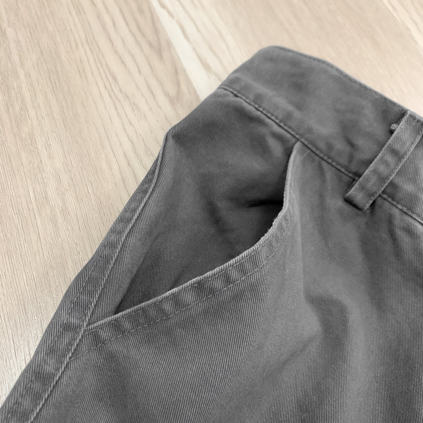 Multi pocket cargo pant waistband detail | ZIRR