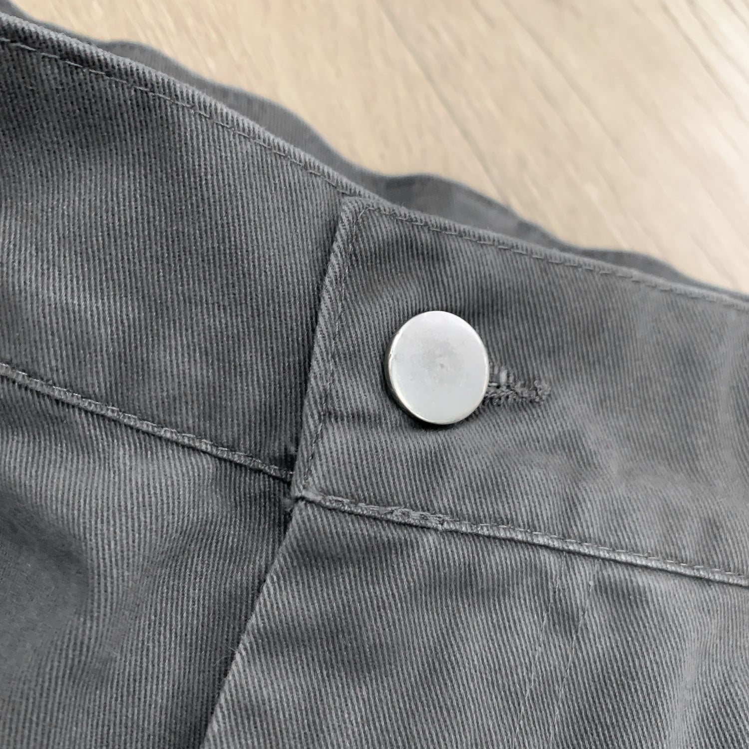 Multi pocket cargo pant utility flap pocket detail | ZIRR