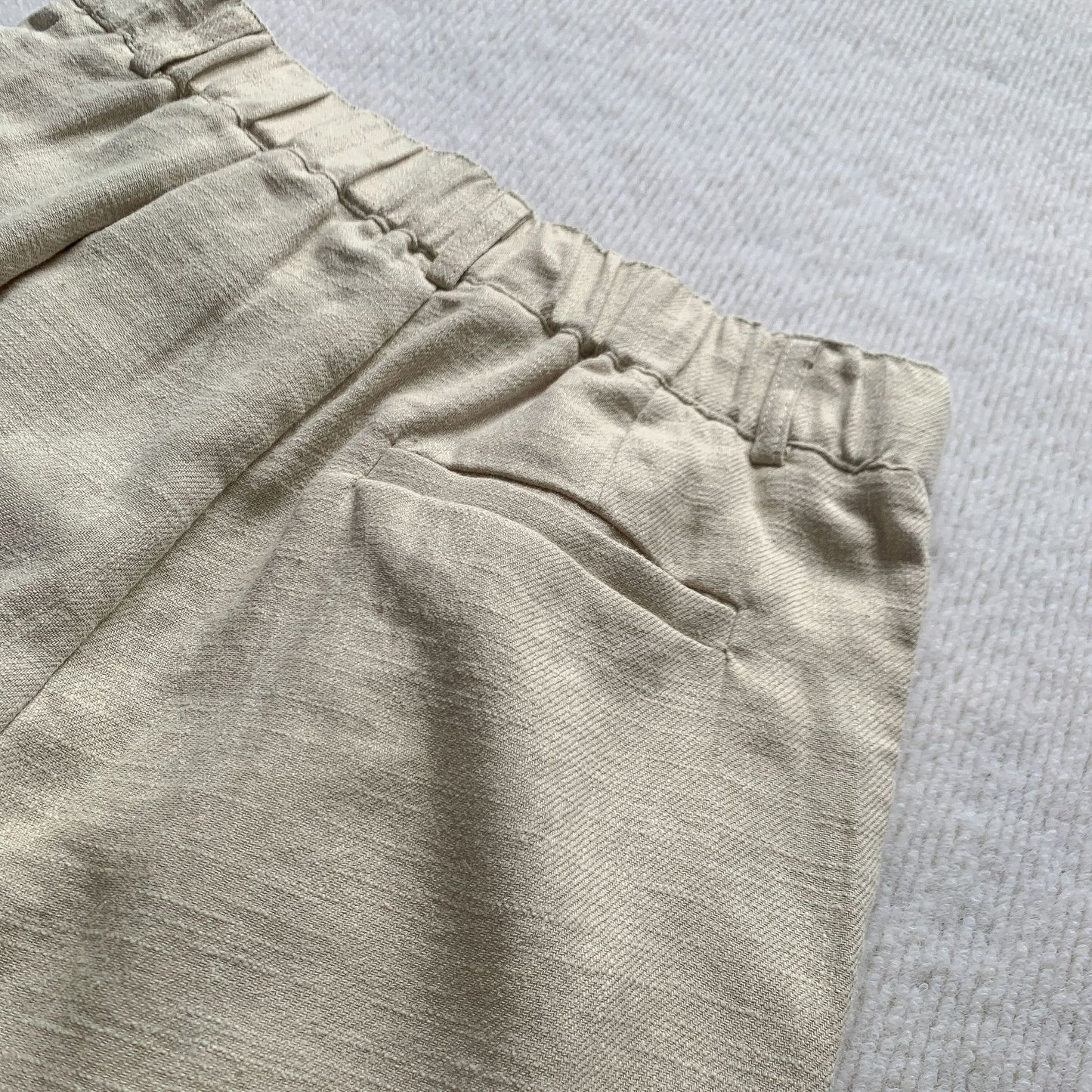 Linen pleat shorts side view | ZIRR