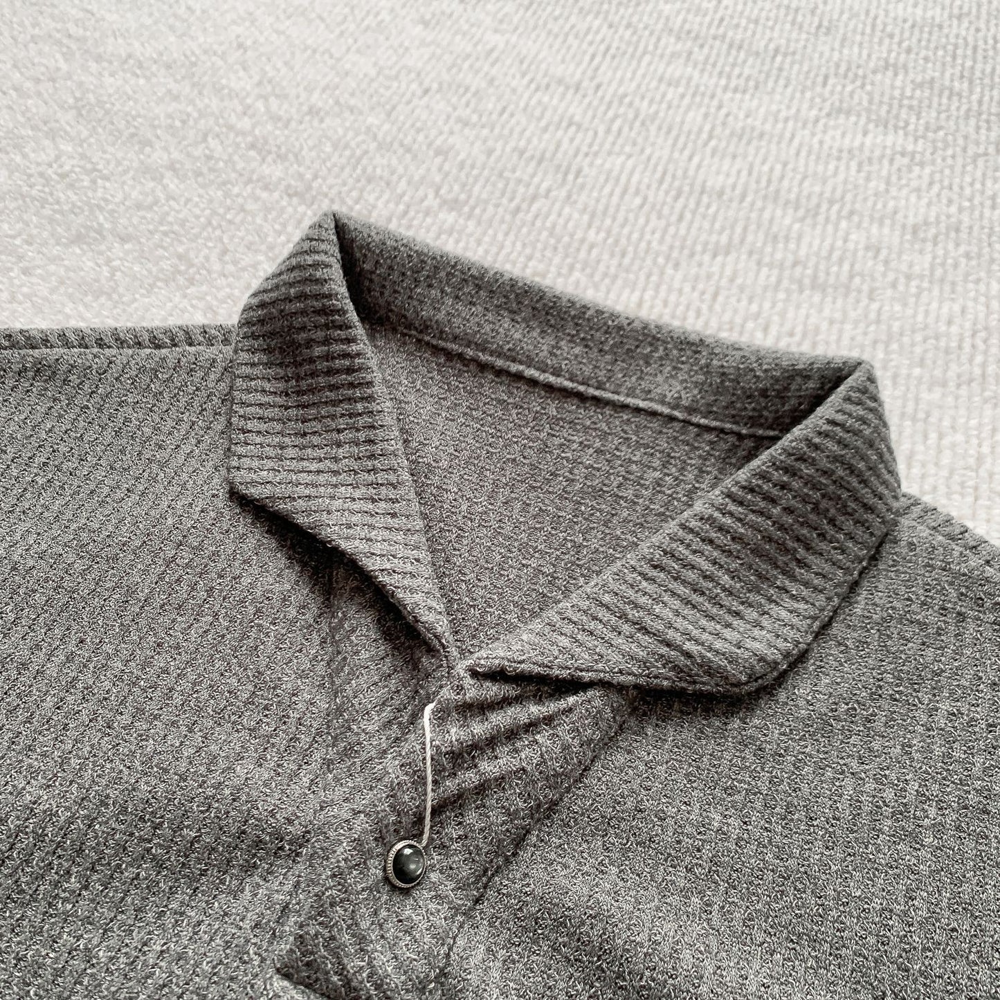 Open collar knit polo mixed-yarn texture detail | ZIRR