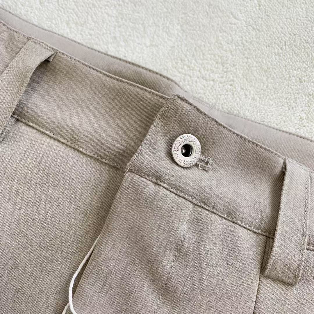 Pleated wide leg trouser waistband detail | ZIRR