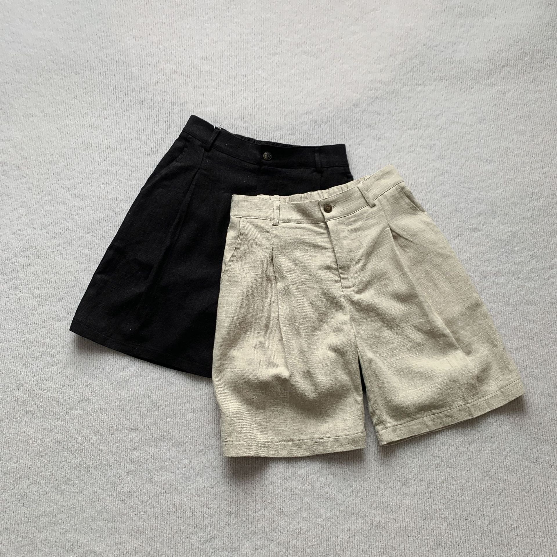 Linen pleat shorts fabric detail | ZIRR
