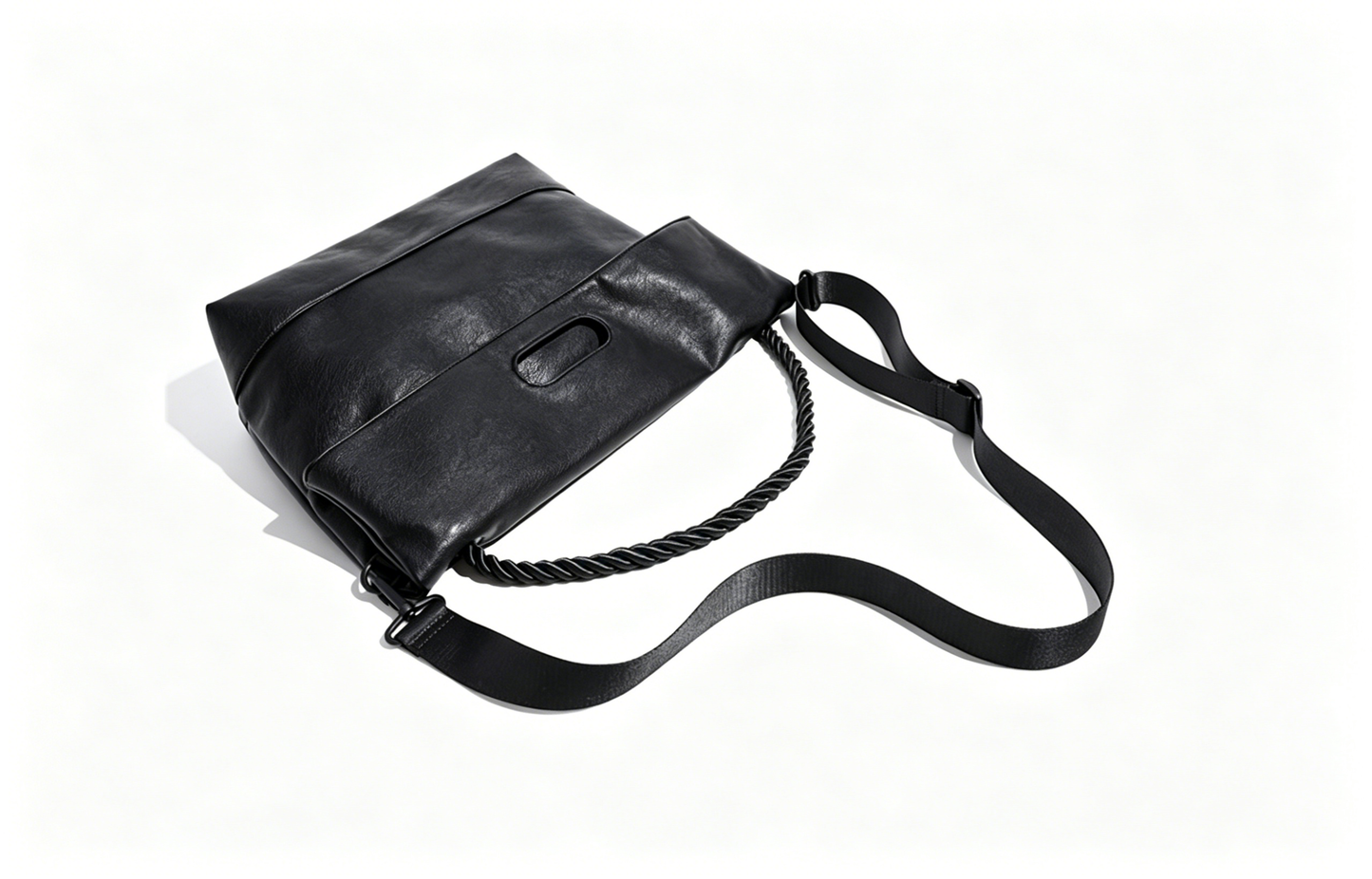 Fold flap rope handle bag cut-out clasp detail | ZIRR